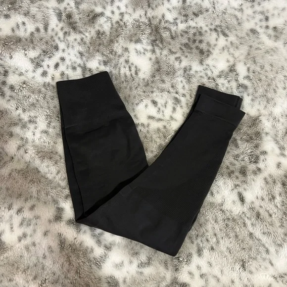 Lululemon Seamless Ribbed Leggings - Picture 3 of 6